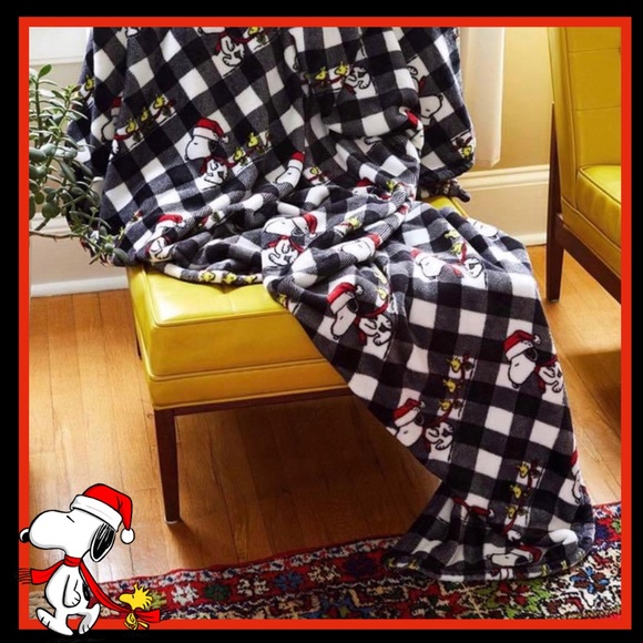Berkshire Snoopy Plaid Christmas Sherpa Blanket - Picture 11 of 15